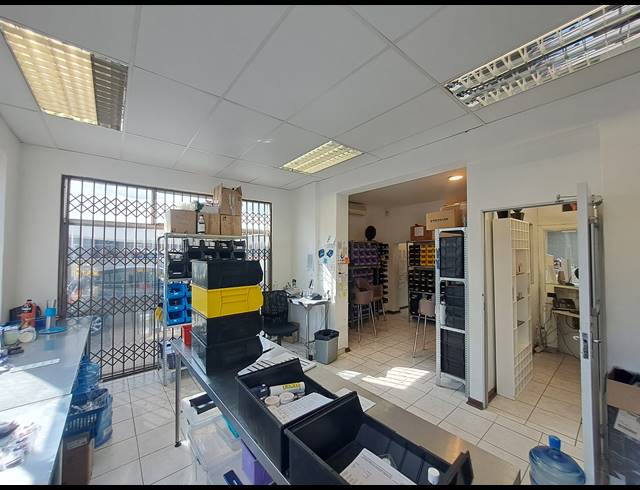 750M² OFFICE FOR SALE IN BRAMLEY